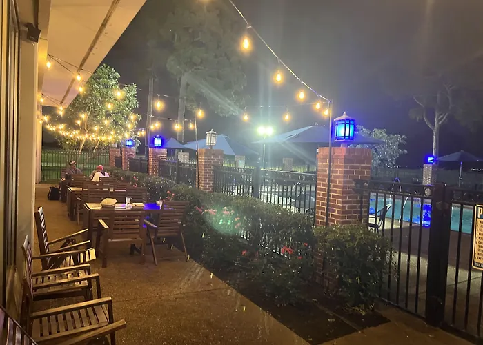 Historic Whispering Woods Hotel & Conference Center